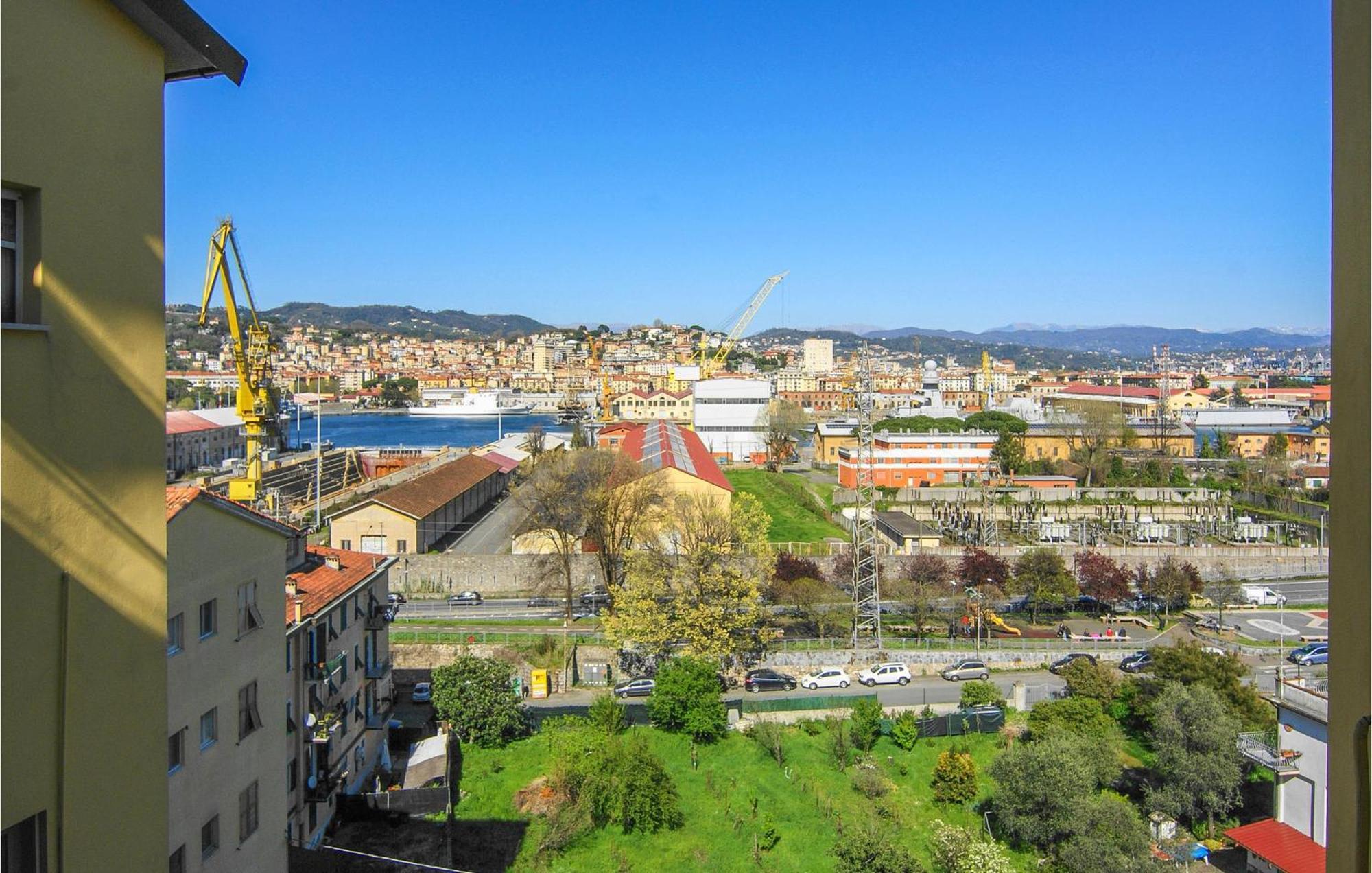 Cozy Apartment In La Spezia With Wifi Bagian luar foto