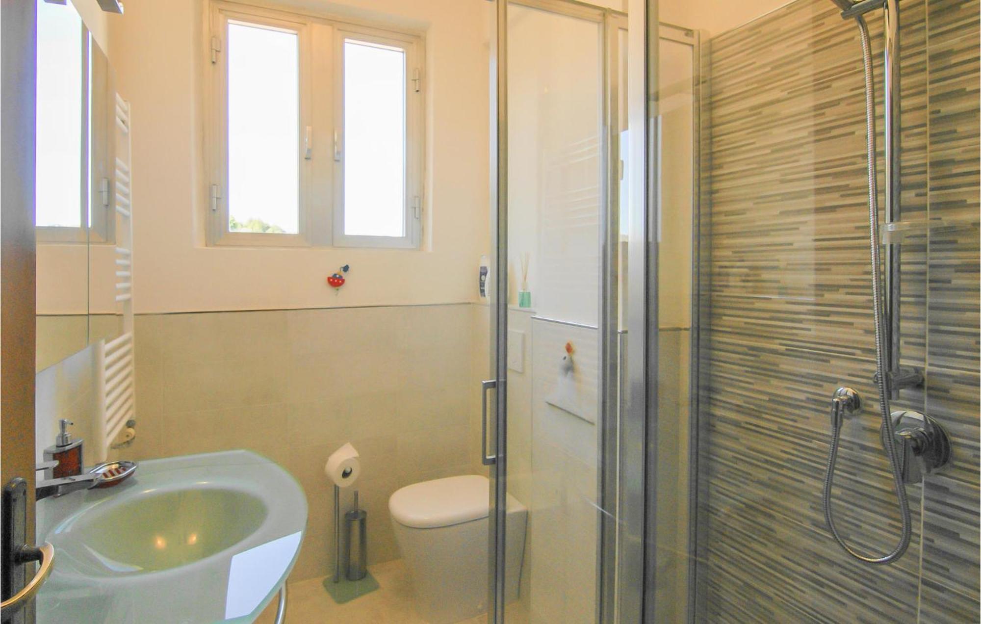 Cozy Apartment In La Spezia With Wifi Bagian luar foto